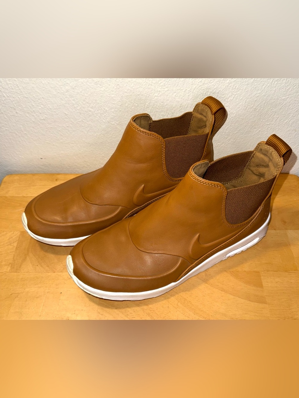 Nike Women’s Air Max Thea Mid "Ale Brown" sneaker boots, size 9, EUC